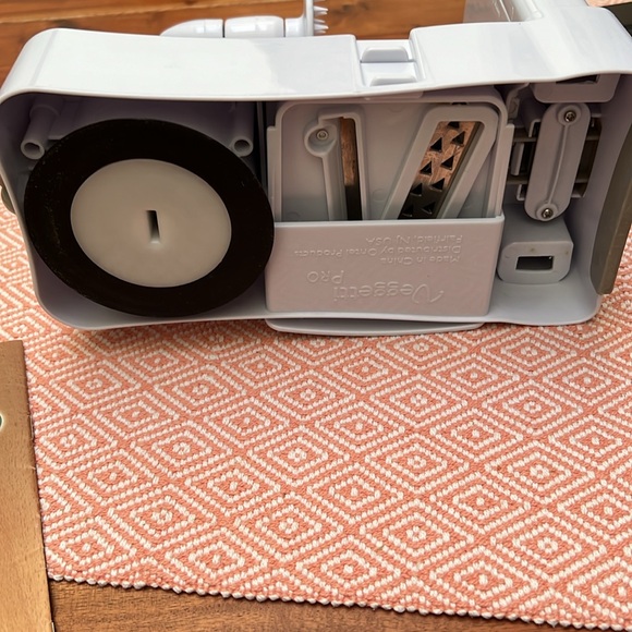 Veggetti Pro Vegetable Spiral Cutter - Picture 9 of 11